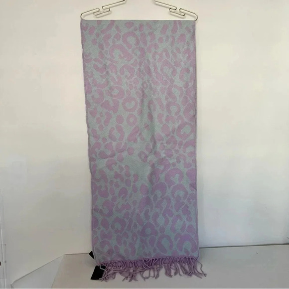 Steve Madden Reversible Leopard Print Scarf Lavender Mint With Fringe - Picture 2 of 11